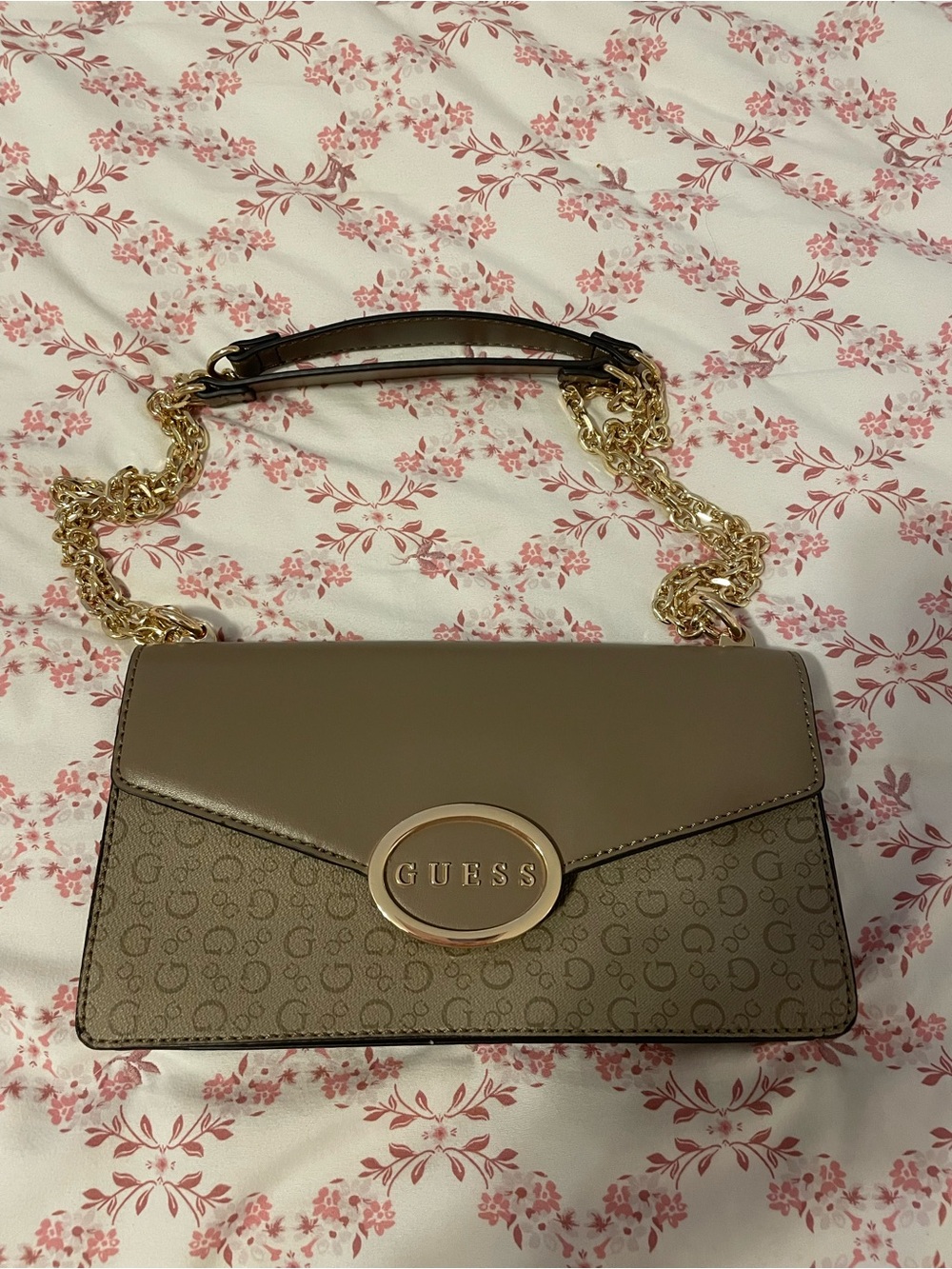 NWOT GUESS Taupe and Beige Chain Strap Crossbody Bag